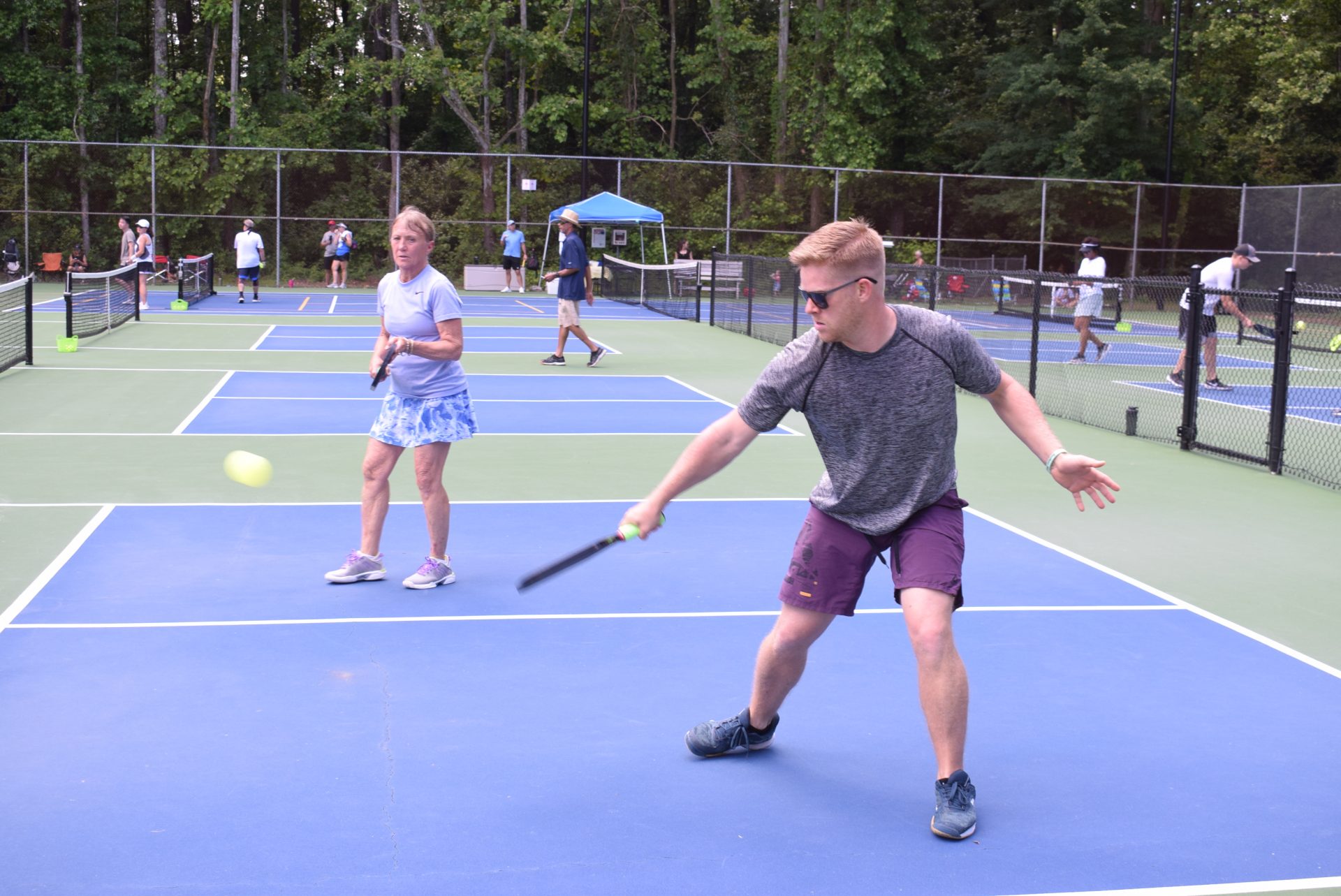 Pickleball tournament draws people to local neighborhood's courts The
